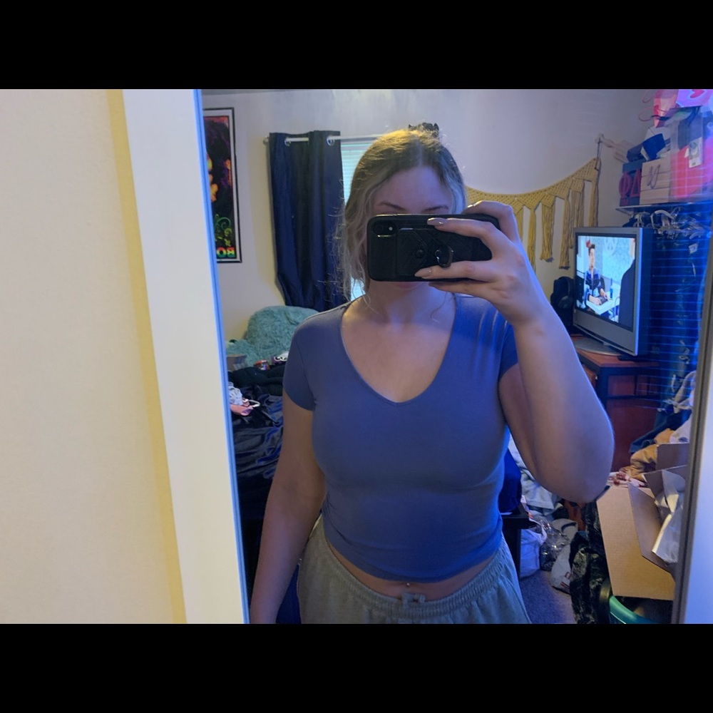 Cropped blue tee
